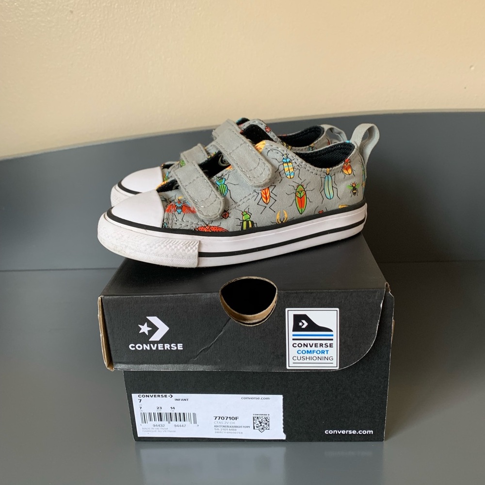 Toddler Converse, Size 7 Bugs